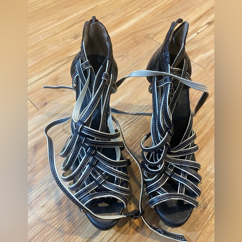 Black and White heels - Arezzo - size 5